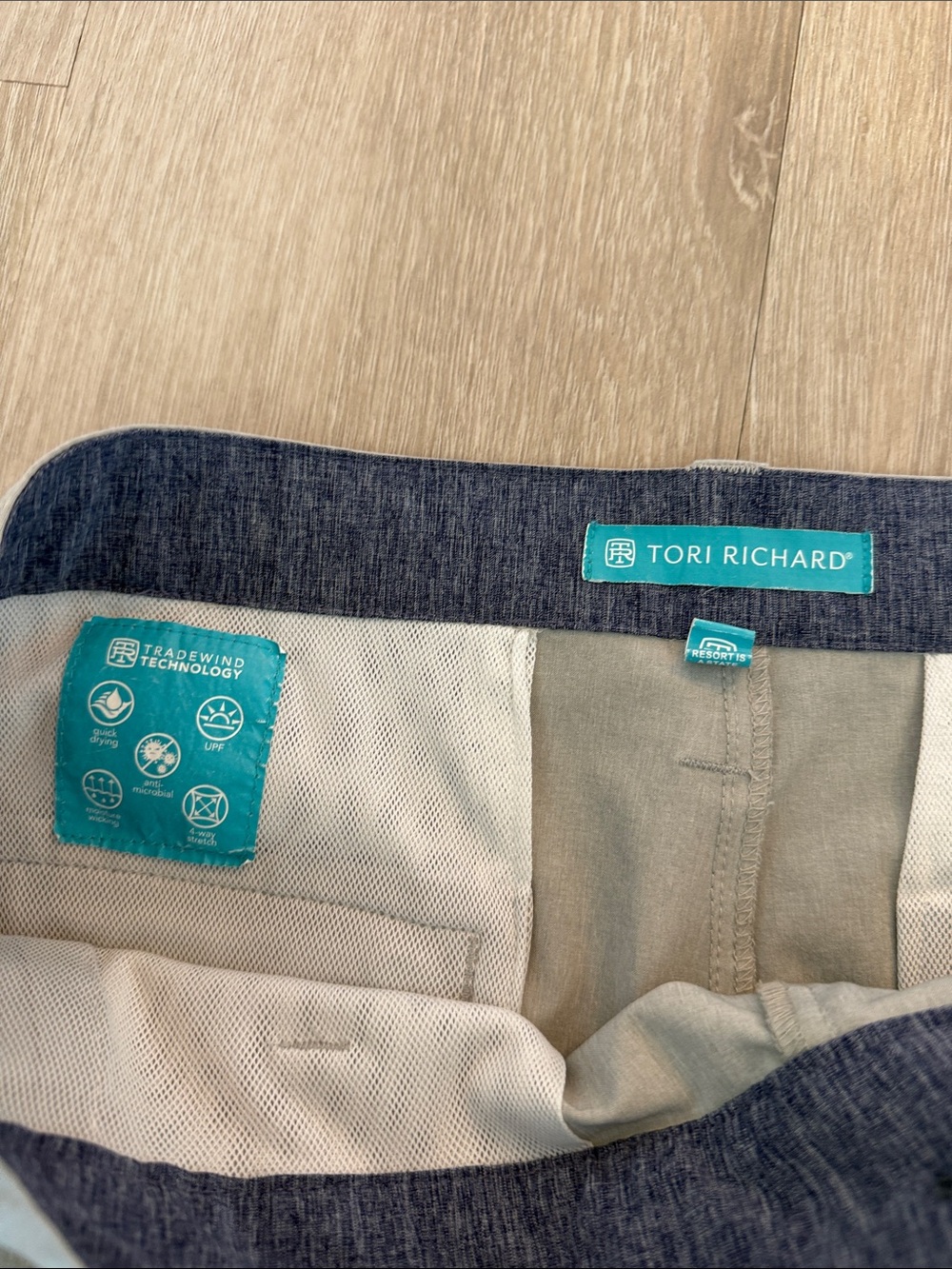 Tori Richard Surf N Turf Performance Shorts Grey ‘34 - Picture 2 of 4
